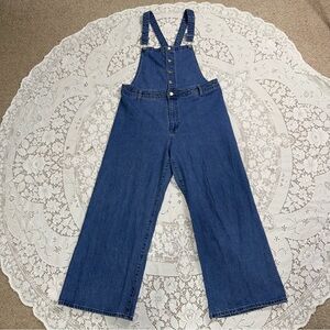 Universal Thread Women’s Light Blue Denim Overalls size 16